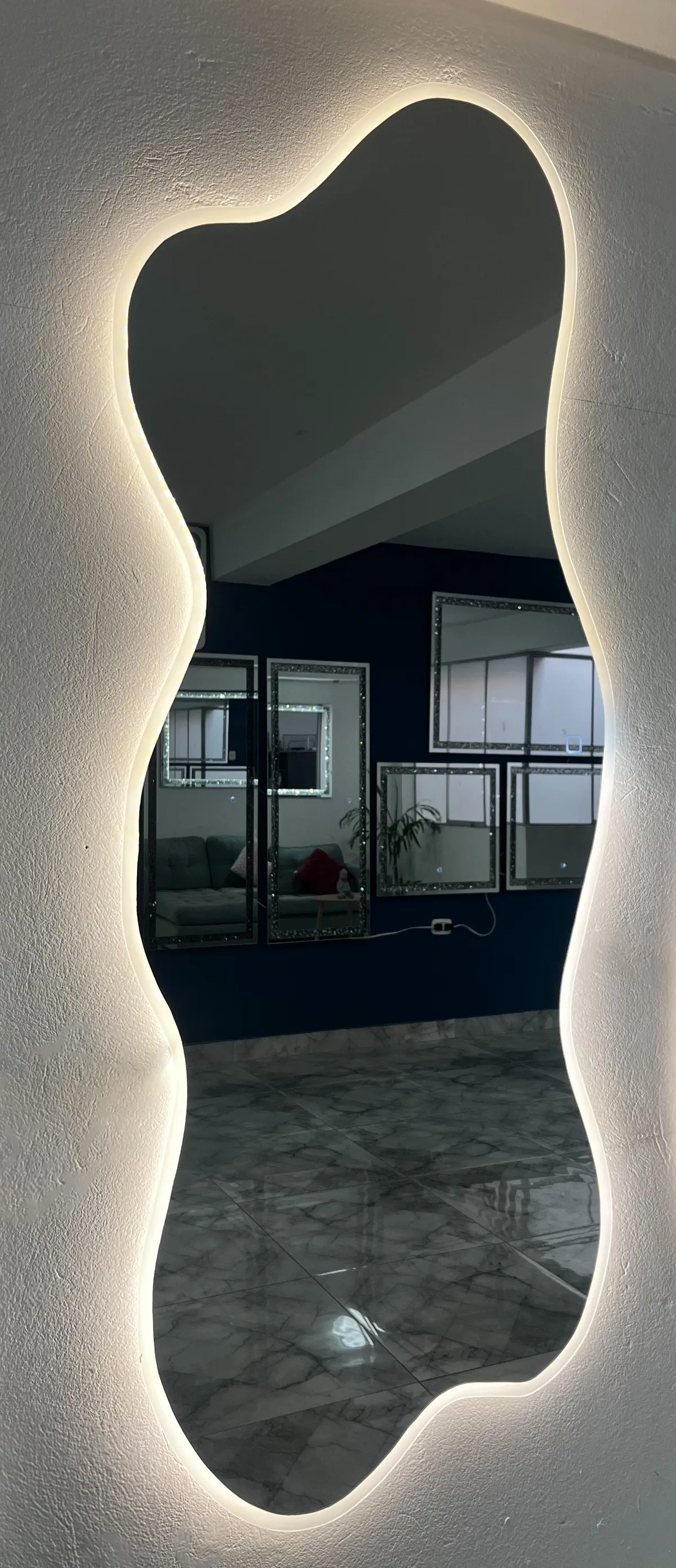 Espejo LED Aldana · Orgánico, 160 × 62 cm — Levano Home Perú