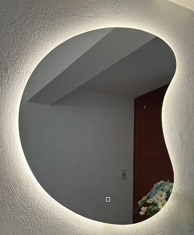 Espejo LED Ginna · Orgánico, 77 × 88 cm — Levano Home Perú