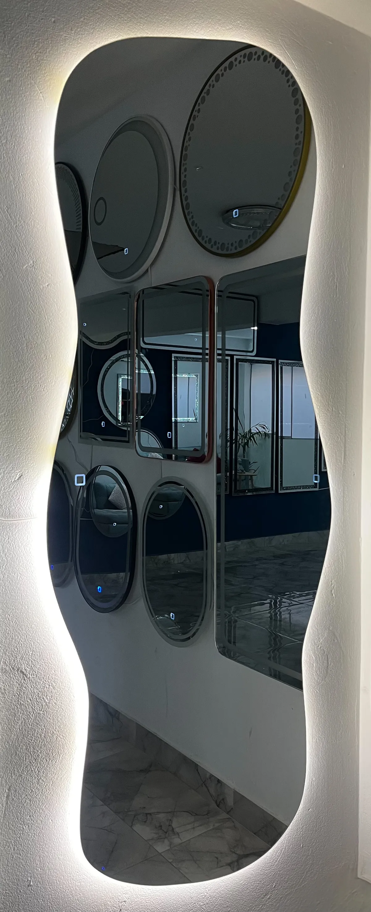 Espejo LED Hazel · Orgánico, 160 × 62 cm — Levano Home Perú