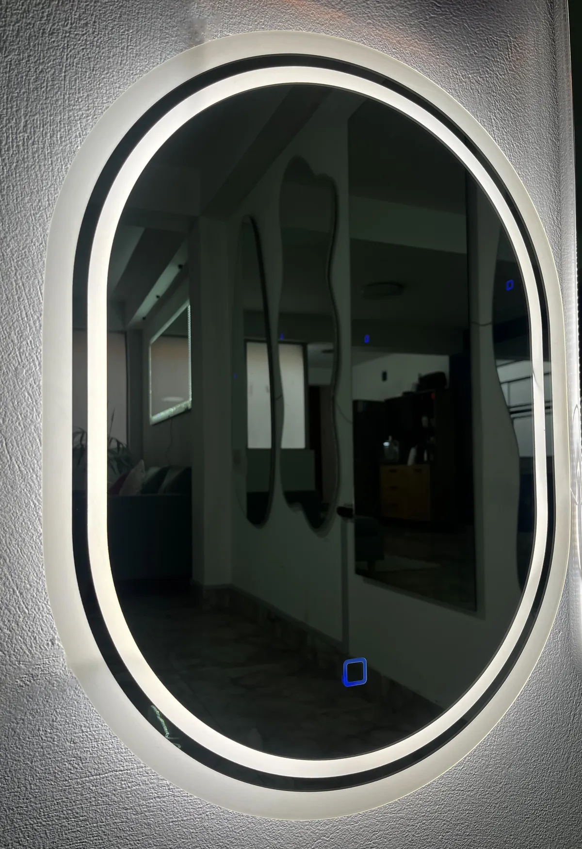 Espejo LED Maia · Cápsula, 60 × 45 cm — Levano Home Perú