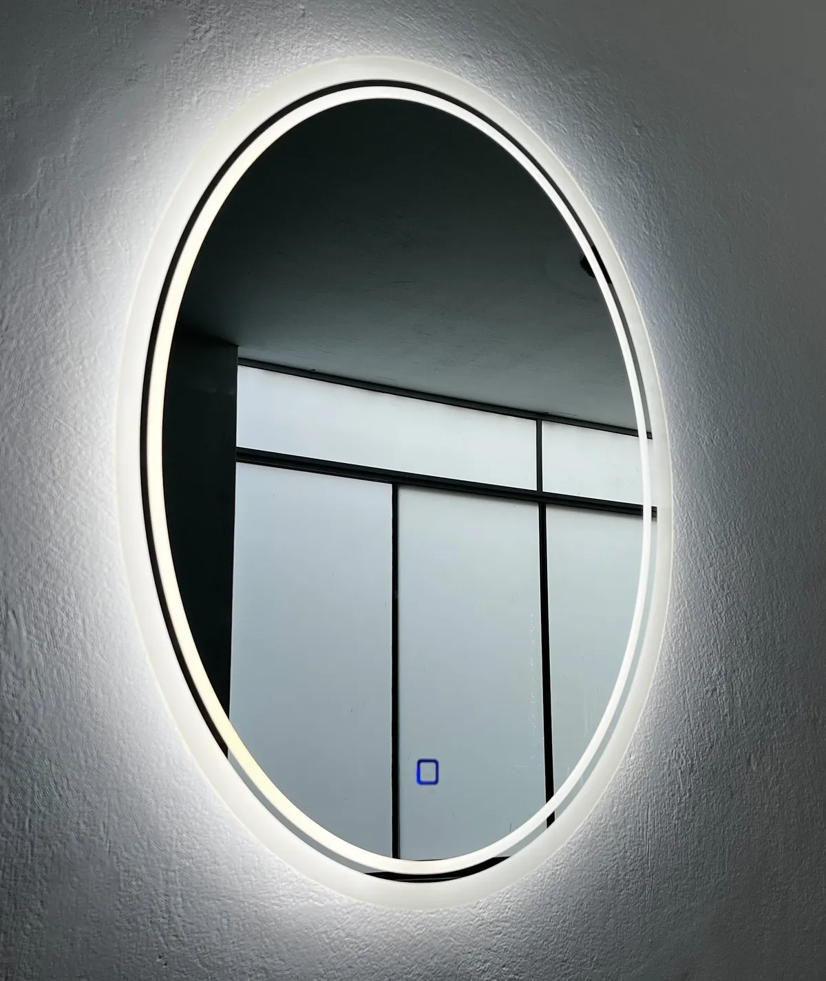 Espejo LED Oval 3 franjas · Ovalado, 80 × 60 cm — Levano Home Perú